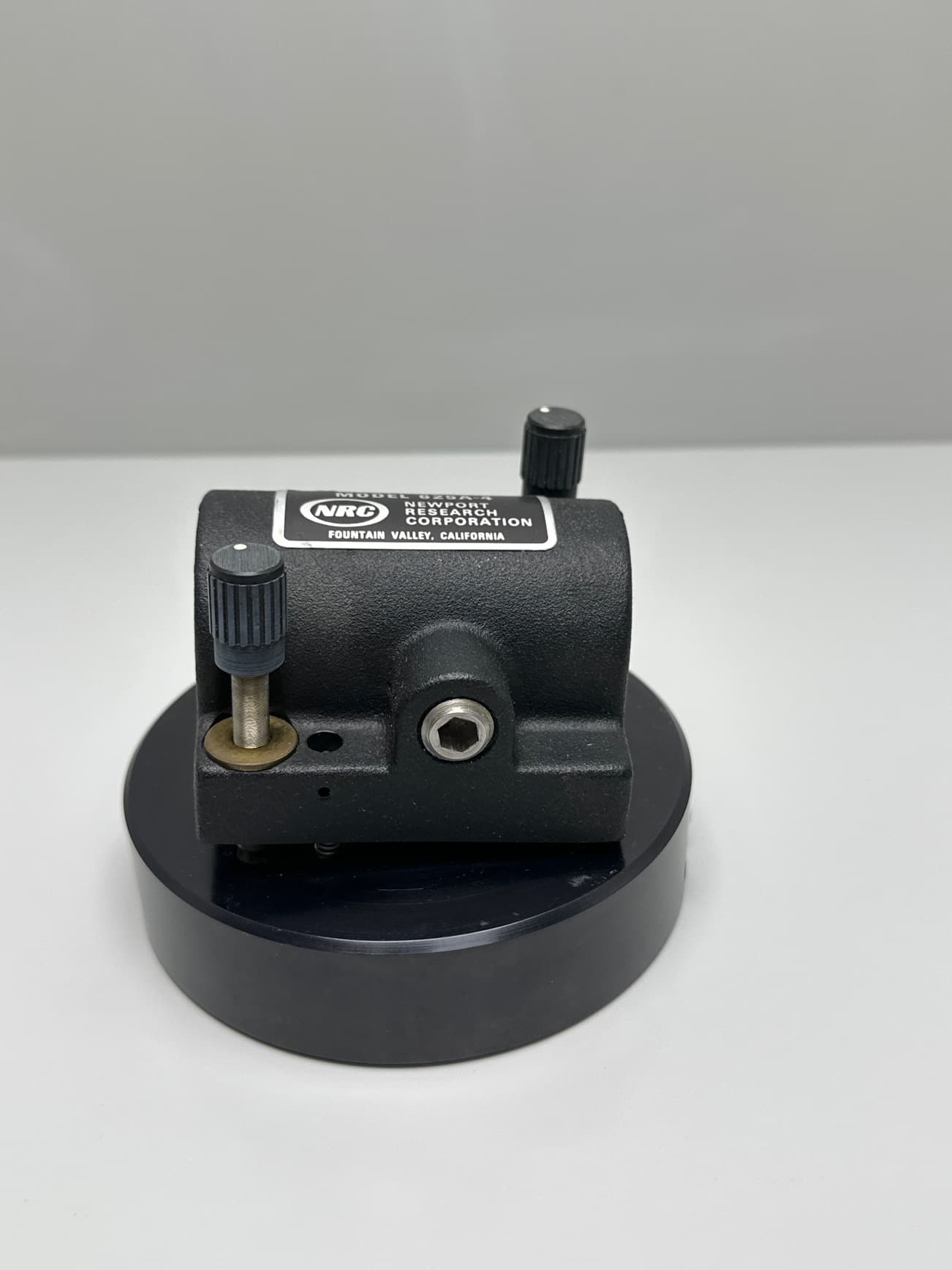 Newport 625A-4 Rod-Mounted Kinematic Mirror Mount w/Adjustment Screws