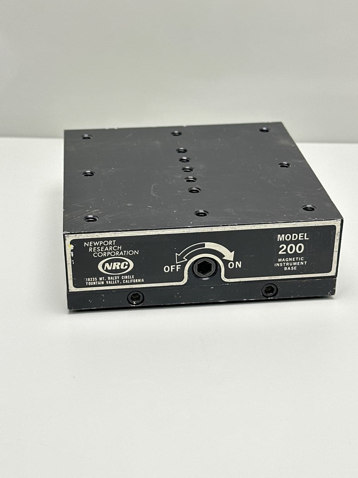 Newport 200 Magnetic Base, 300 lb Capacity