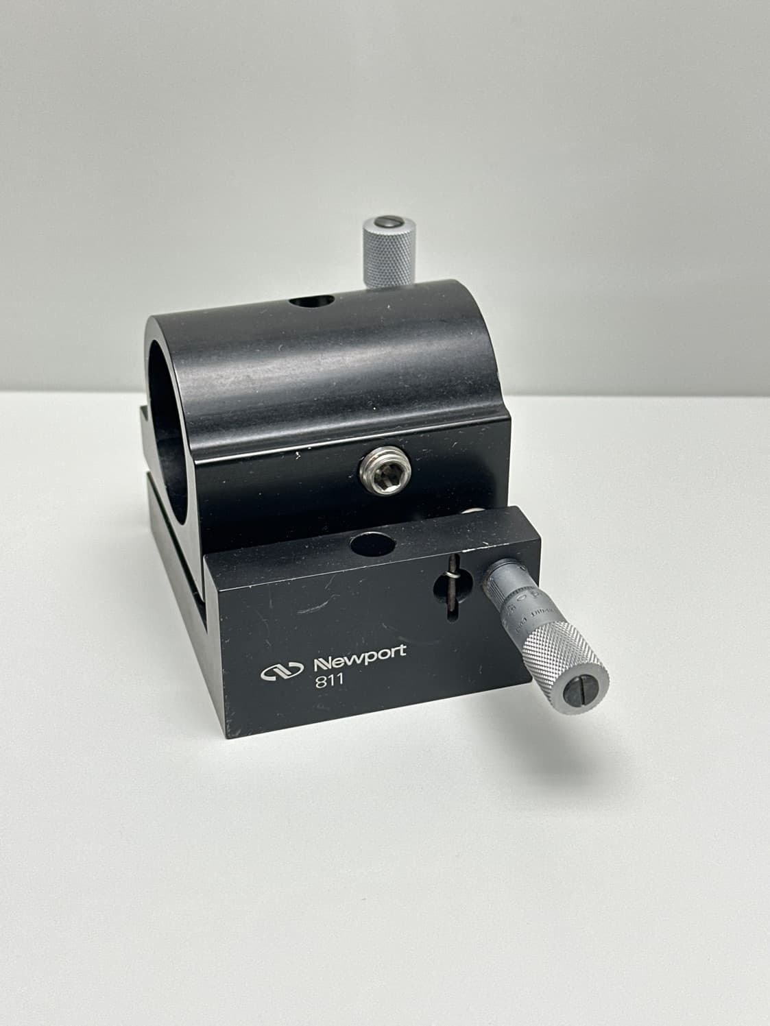 Newport 811 Precision-Adjustable Laser Mount w/2 Micrometers