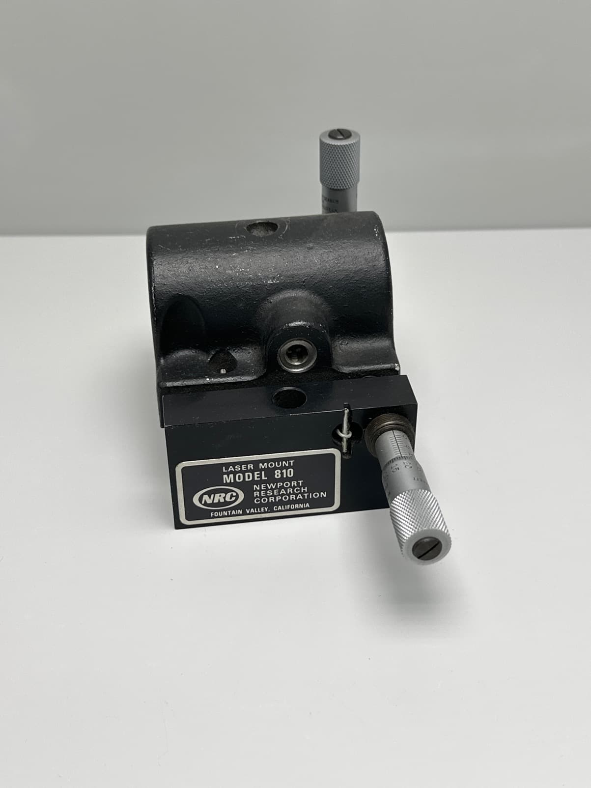 Newport 810 Precision-Adjustable Laser Mount w/2 Micrometers
