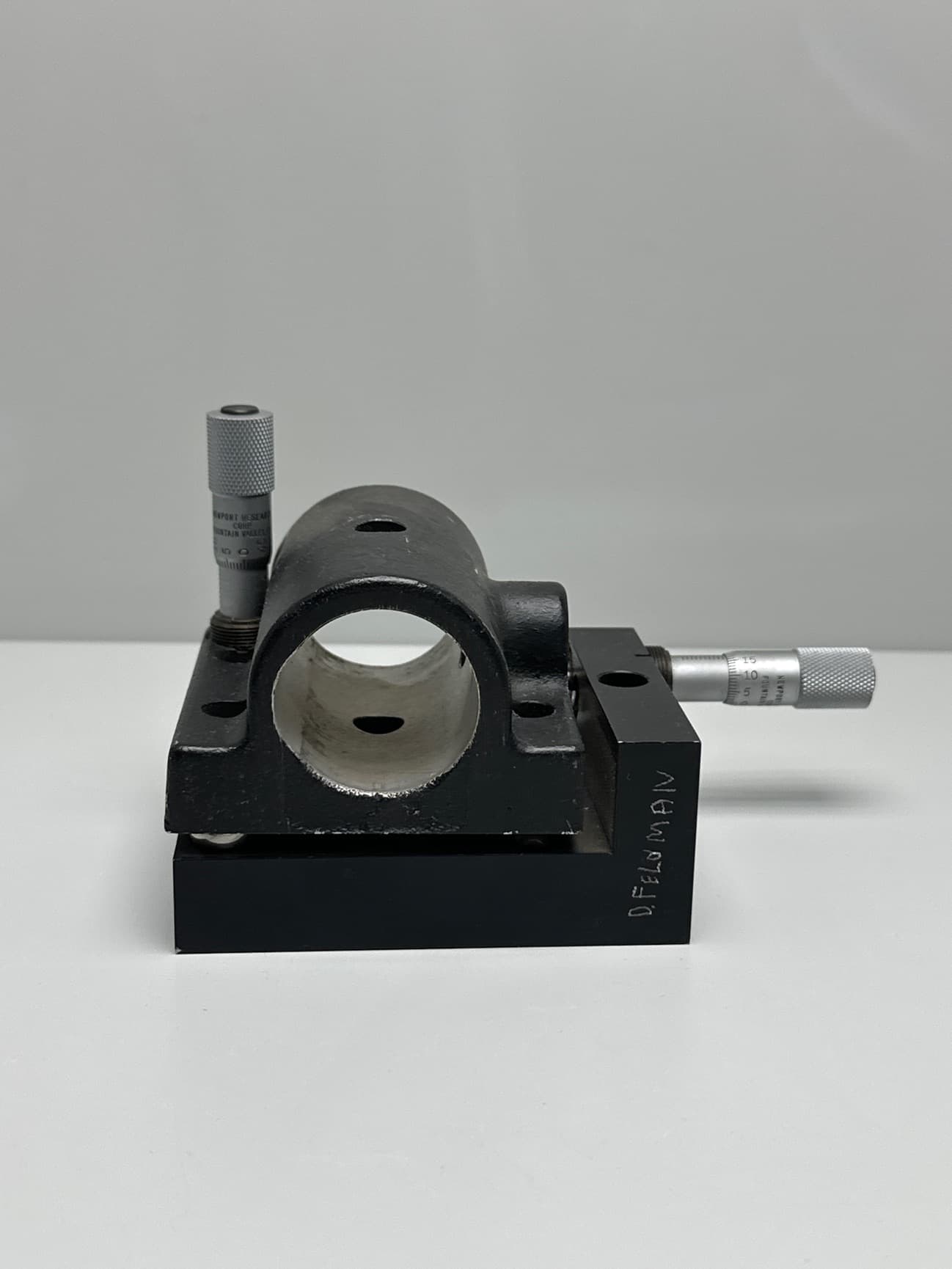 Newport 810 Precision-Adjustable Laser Mount w/2 Micrometers