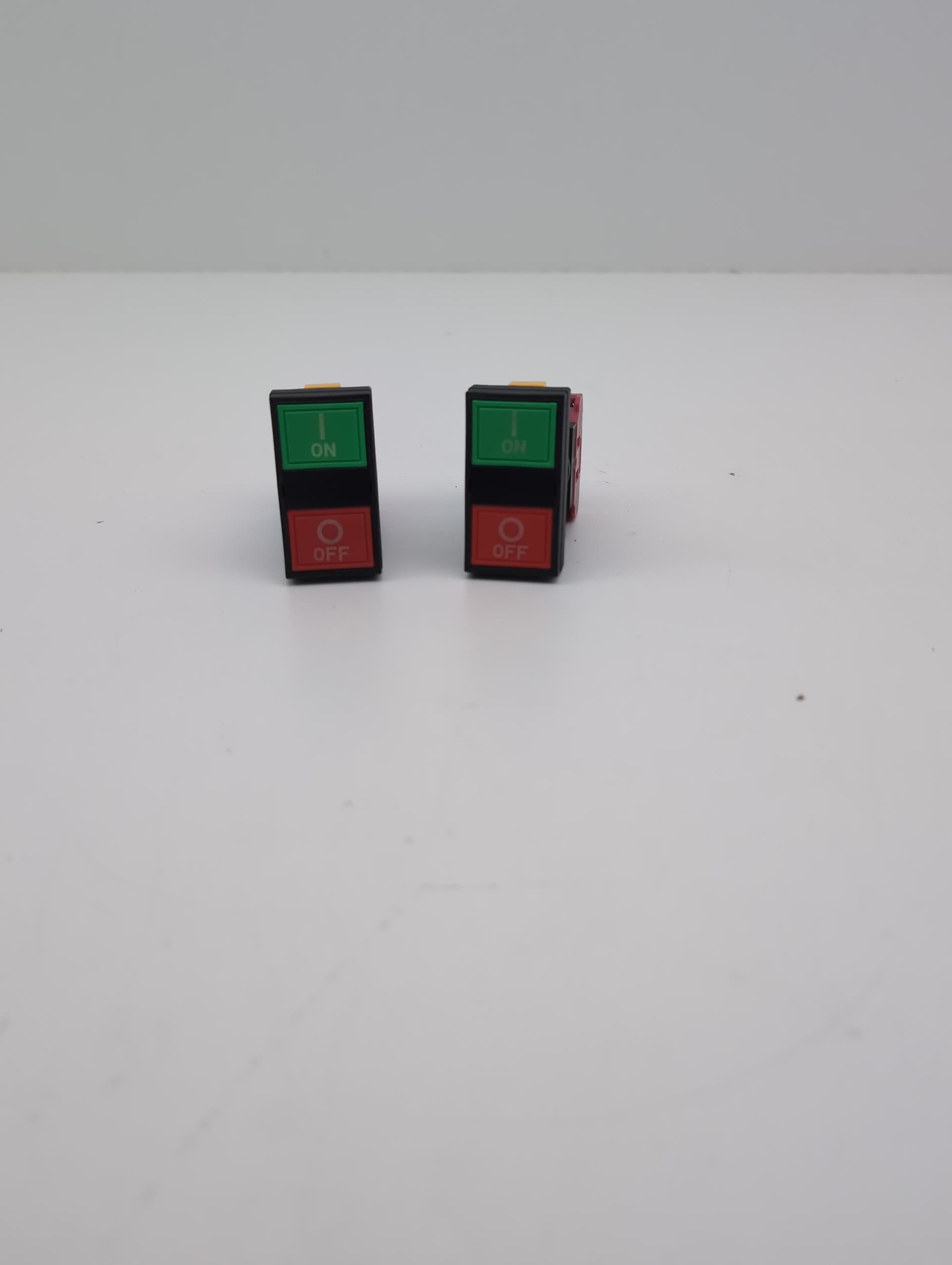 IDEC HW7D-B21F1001 Dual Push Button Switch
