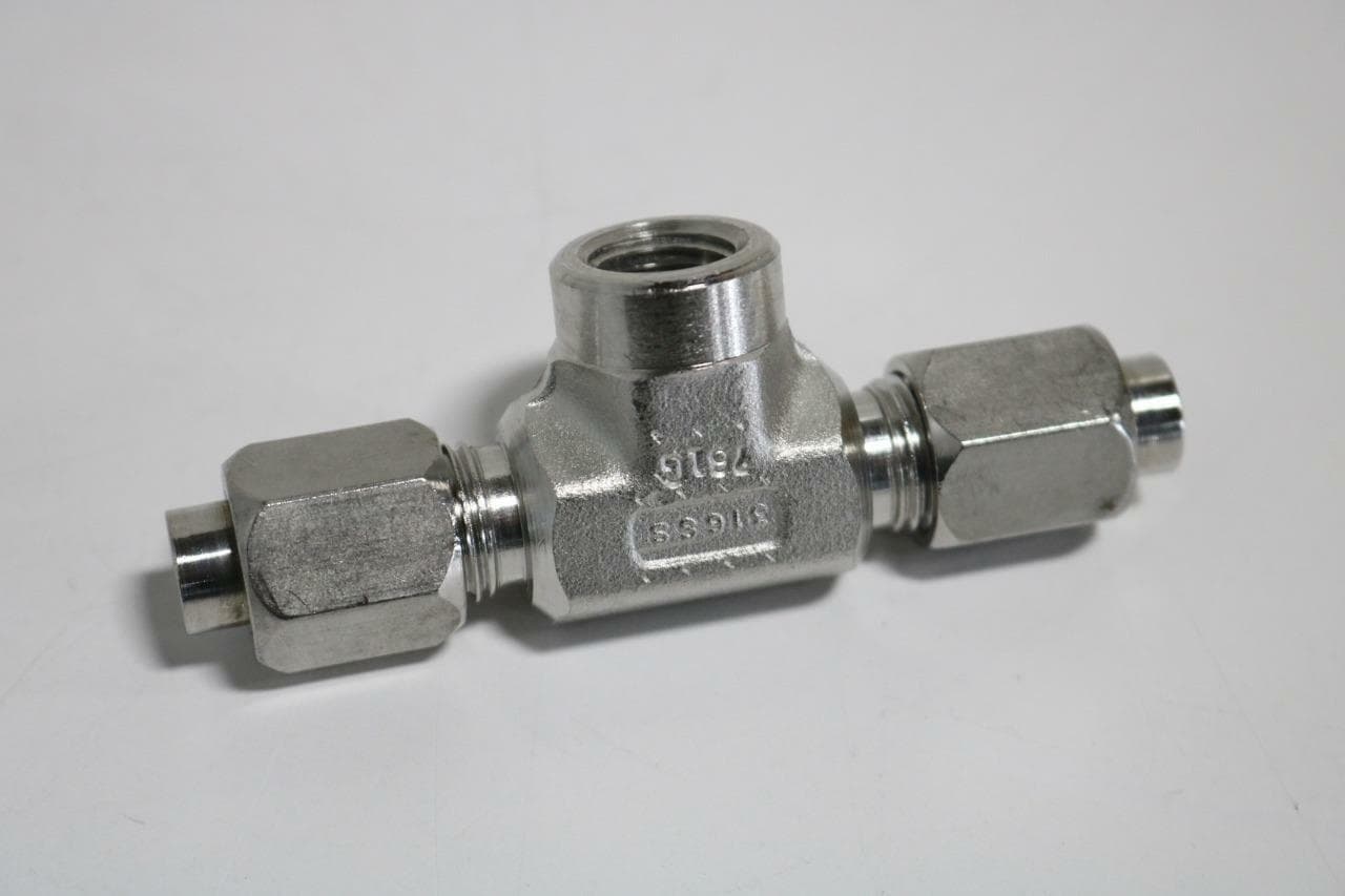 Parker 6-0TX-316SS 3/8" 37 Deg JIC x 3/8" 37 Deg x 1/4"FNPT 316 SS TEE