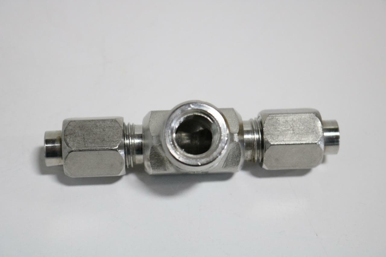 Parker 6-0TX-316SS 3/8" 37 Deg JIC x 3/8" 37 Deg x 1/4"FNPT 316 SS TEE