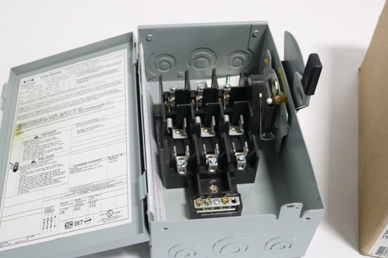 Eaton Cutler Hammer DG321NGB General Duty Fusible 30A 240V 4 Wire Safety Switch