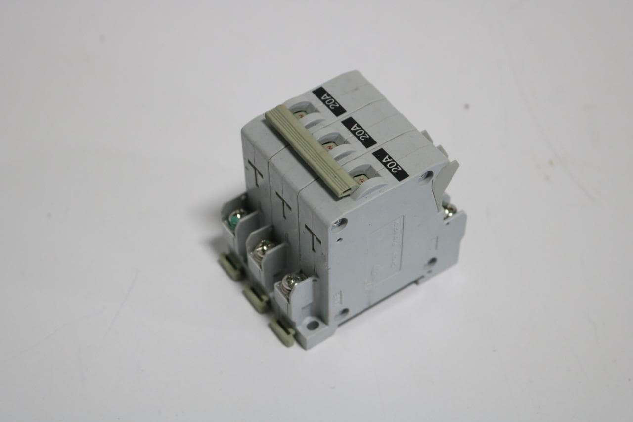 Daco DCP53DR 20 A 3Ph Circuit Breaker, w/Aux contacts