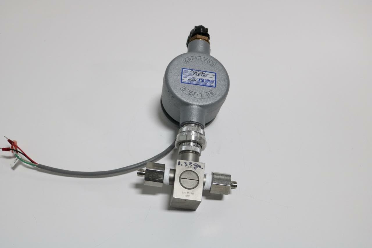 OMEGA FLSC-61 Omega FTB-9510 Low Flow Turbine Meter with Signal Conditioner