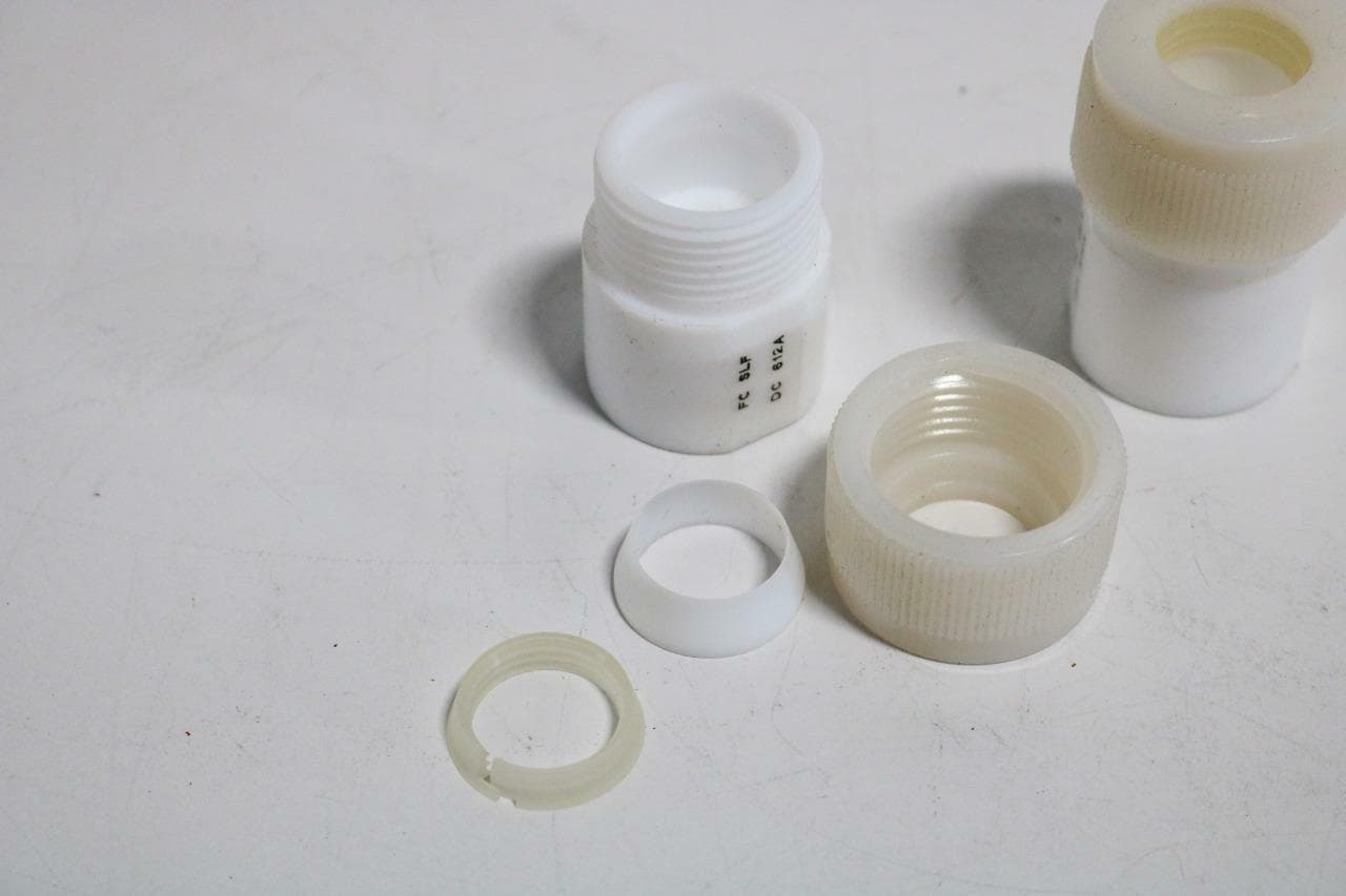 UNK FC SFL DC 612A Lot of 2 Teflon Female Adapter, 3/4" O.D. Tube x 3/8" NPT