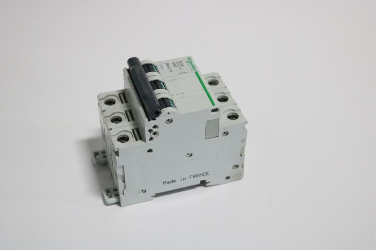 Schneider Electric Multi 9 C 60 D 3A 3 Pole DIN Mount Circuit Breaker