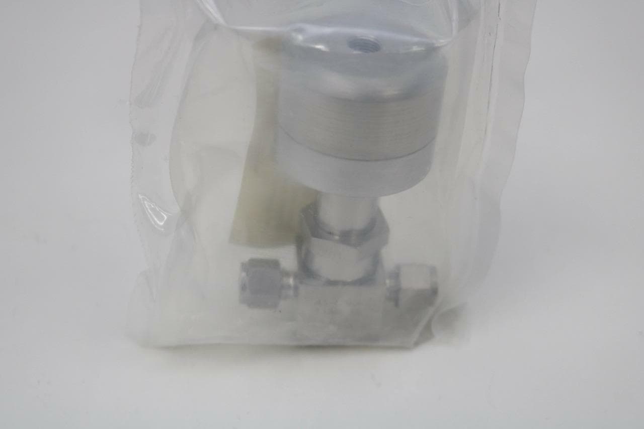 Parker A4-P4K-11A0-SS 1/4 Swagelok Bellows Valve