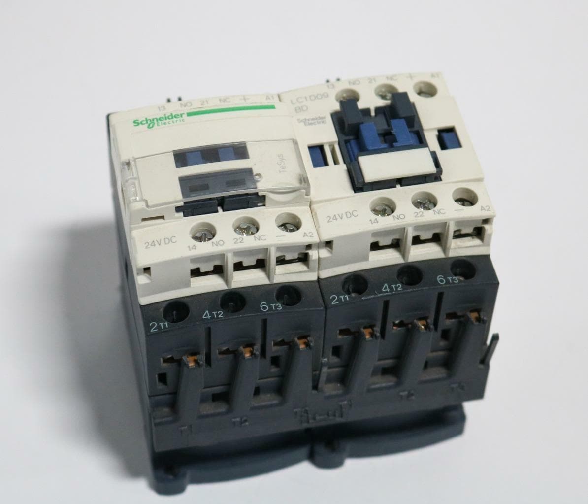 Schnieder Electric LC2D09BD Reversing Contactor, 24VDC Coil