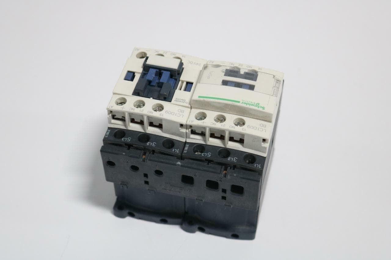 Schnieder Electric LC2D09BD Reversing Contactor, 24VDC Coil