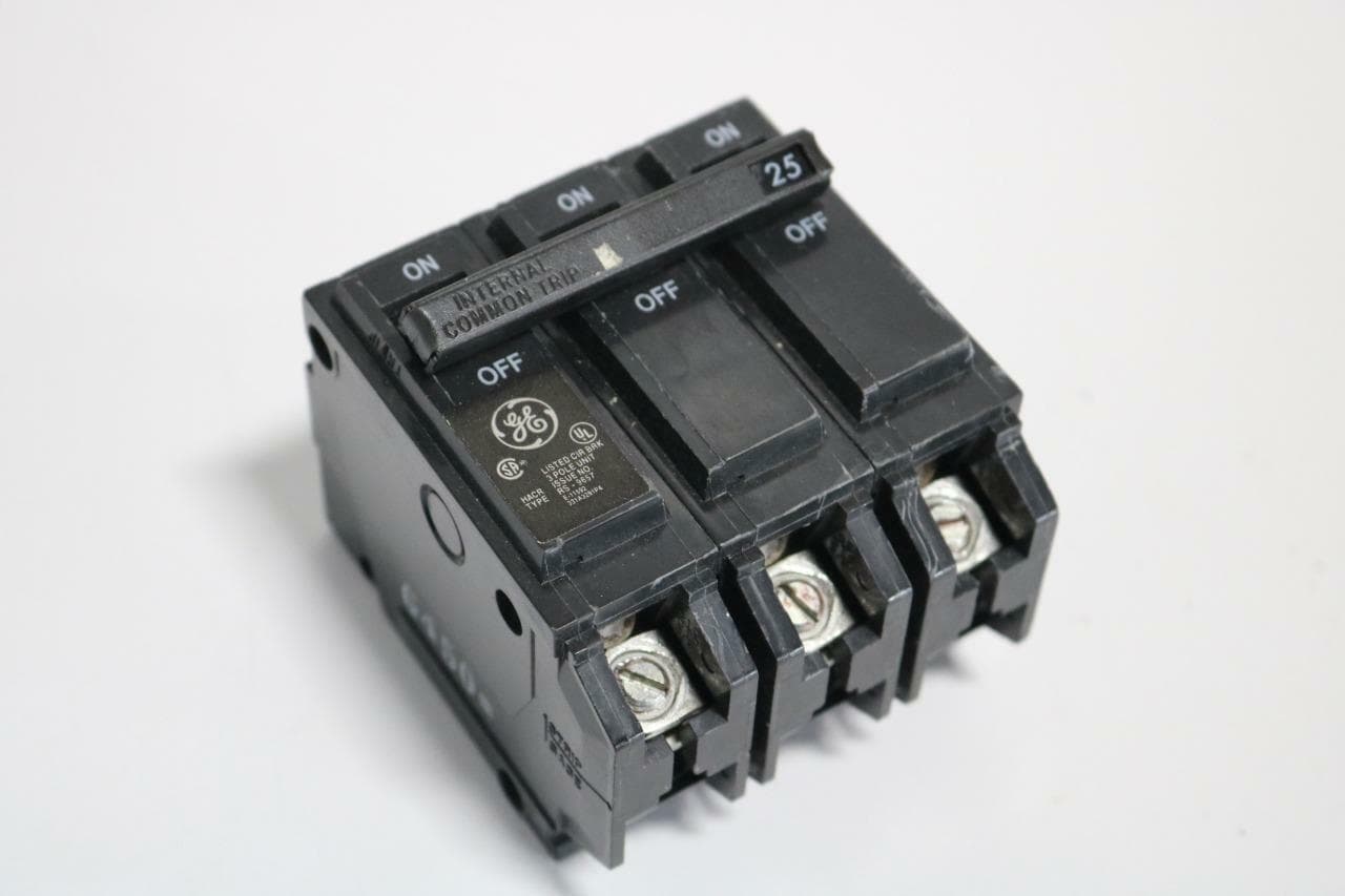 General Electric TYPE HACR 3 Pole 25 Amp Breaker