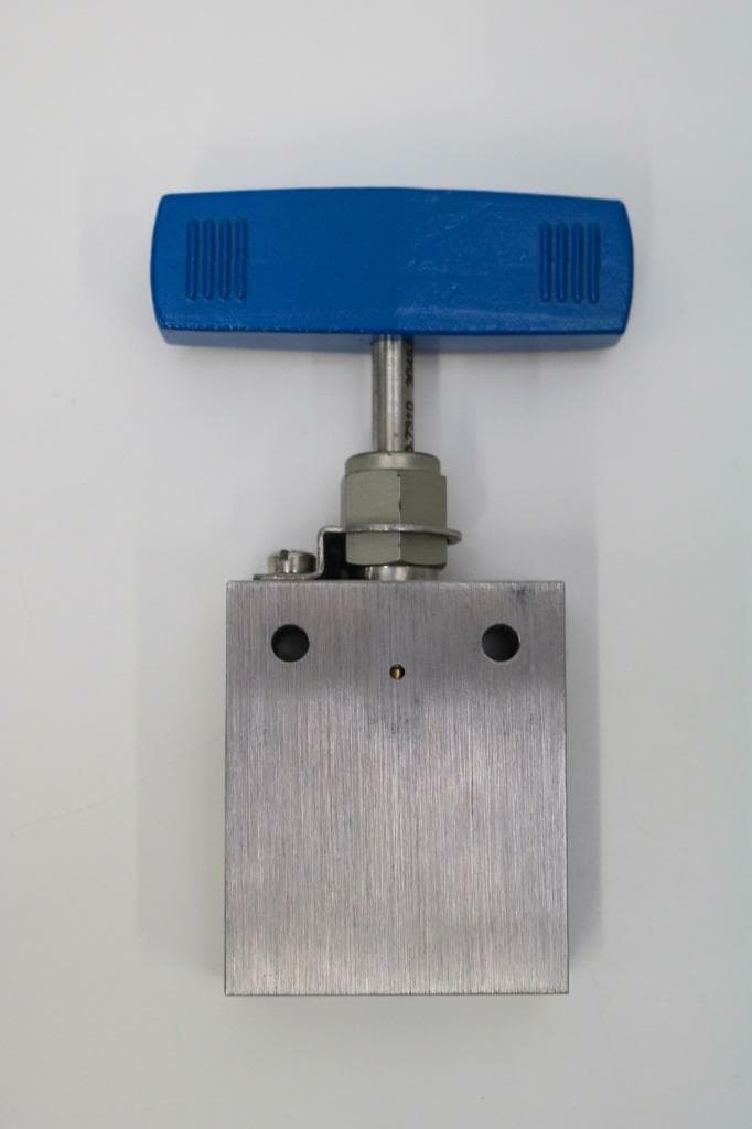 Autoclave Engineers SW4082-HC Two Way Angle Valve, Hastelloy C, MAWP 9600 PSI