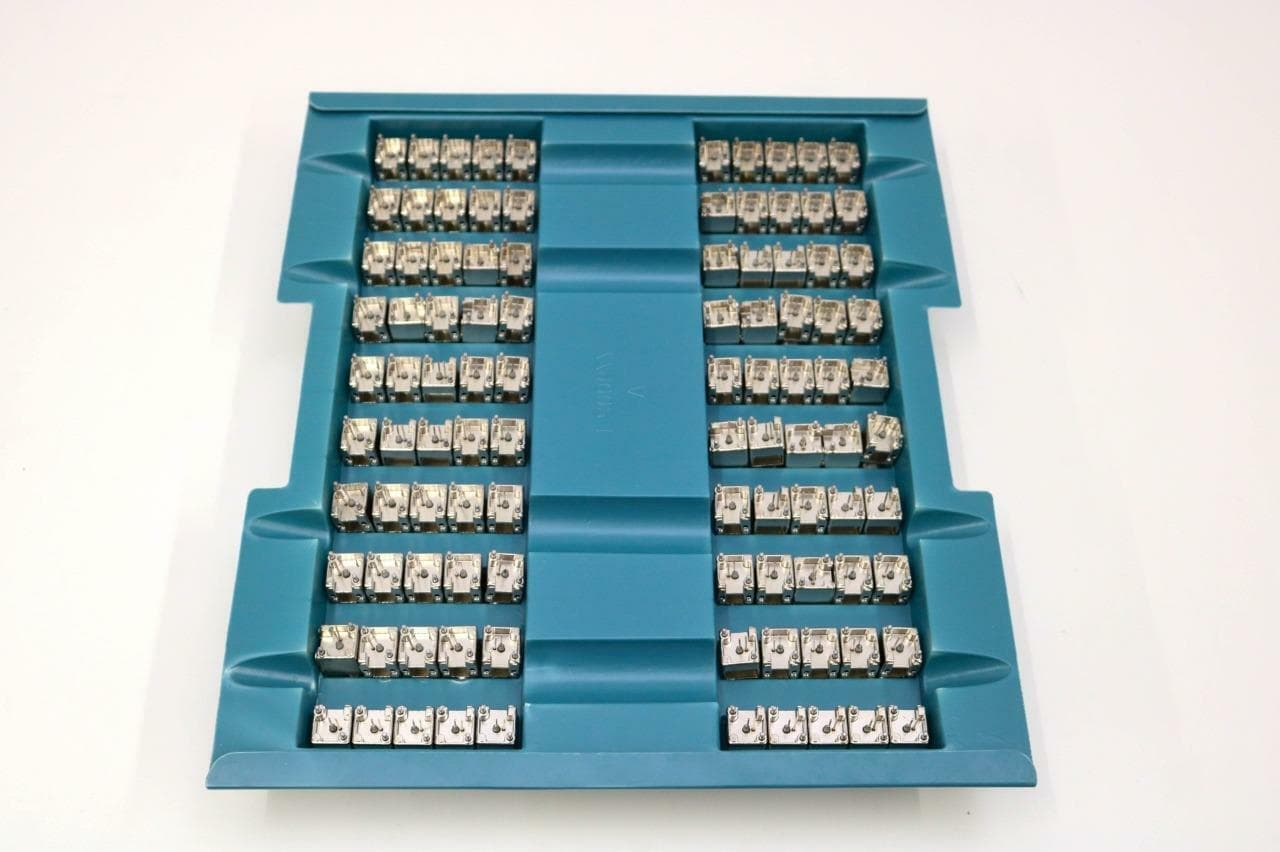 Amp 227673-1 Lot of 100 BNC Vertical Jack w/Post