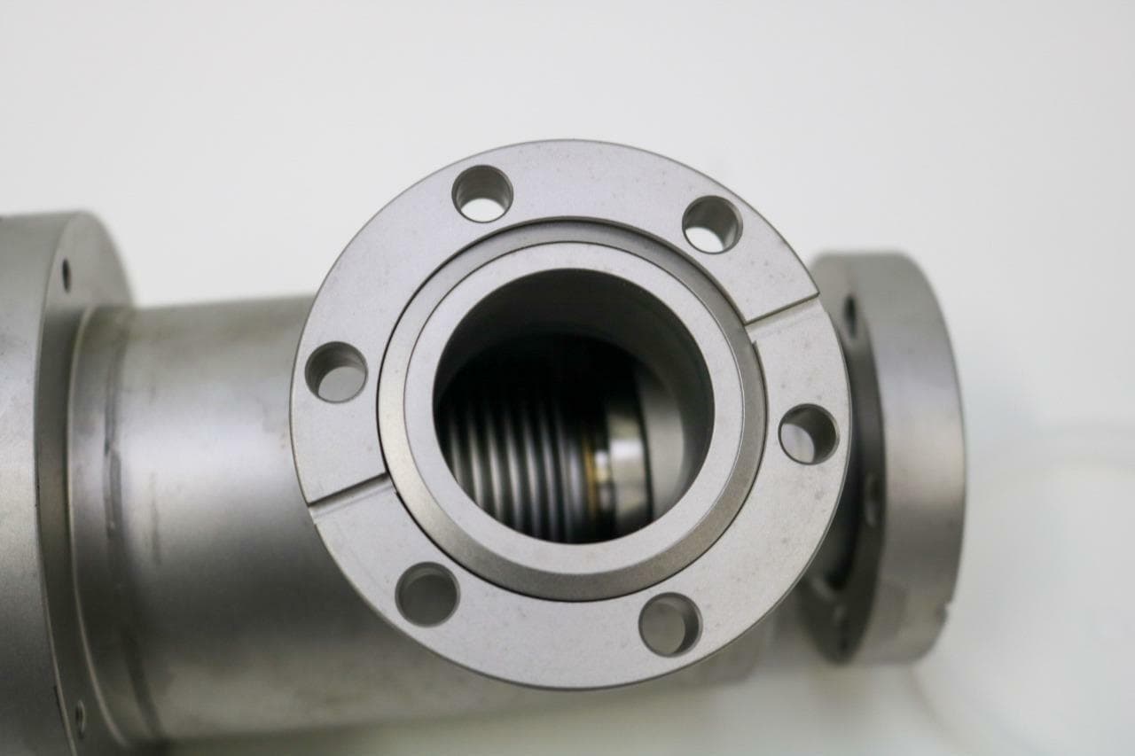 MKS 152-104C Pneumatic Right Angle 2 3/4" Conflat Vacuum Valve w/ Position Limit