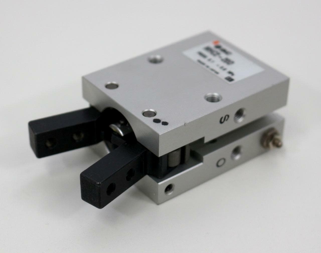 SMC MHC2-20D Angular Style Air Gripper