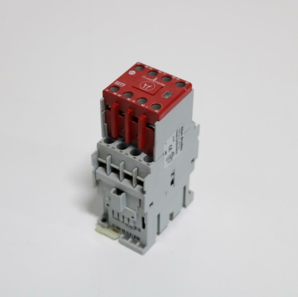 Allen-Bradley 700S-CFB440DC Safety Relay 120V 60Hz Coil