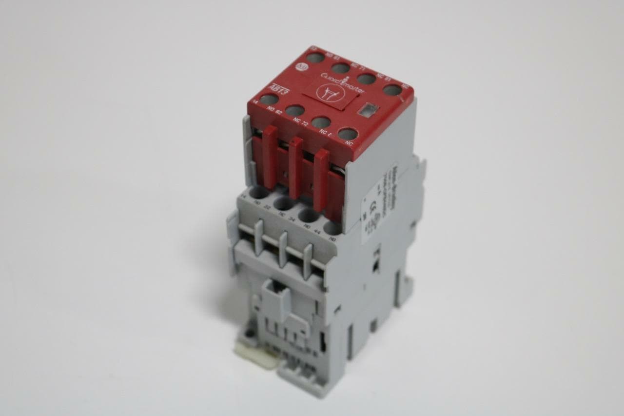 Allen-Bradley 700S-CFB440DC Safety Relay 120V 60Hz Coil