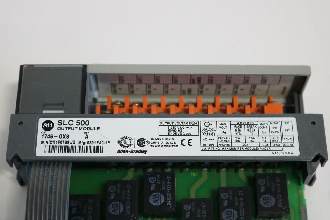 Allen-Bradley 1746-OX8 SLC 500 Output Module, Ser A