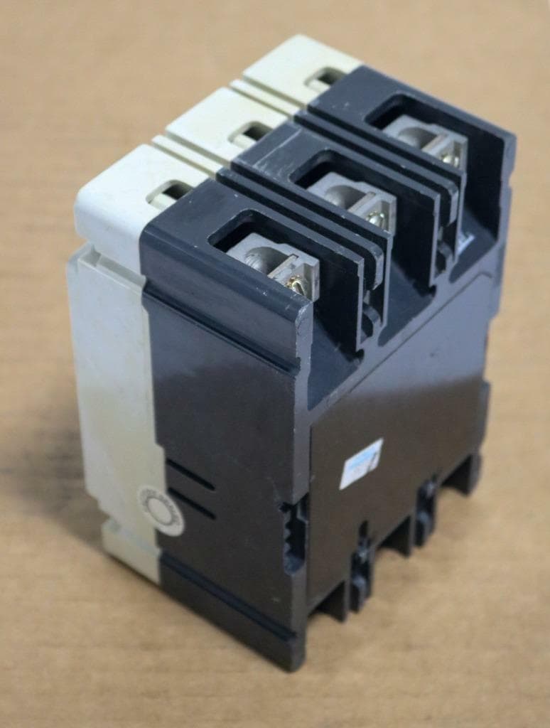 Eaton/Cutler-Hammer HMCP007C0 Circuit Breaker 600VAC, 7Amp, 3Pole