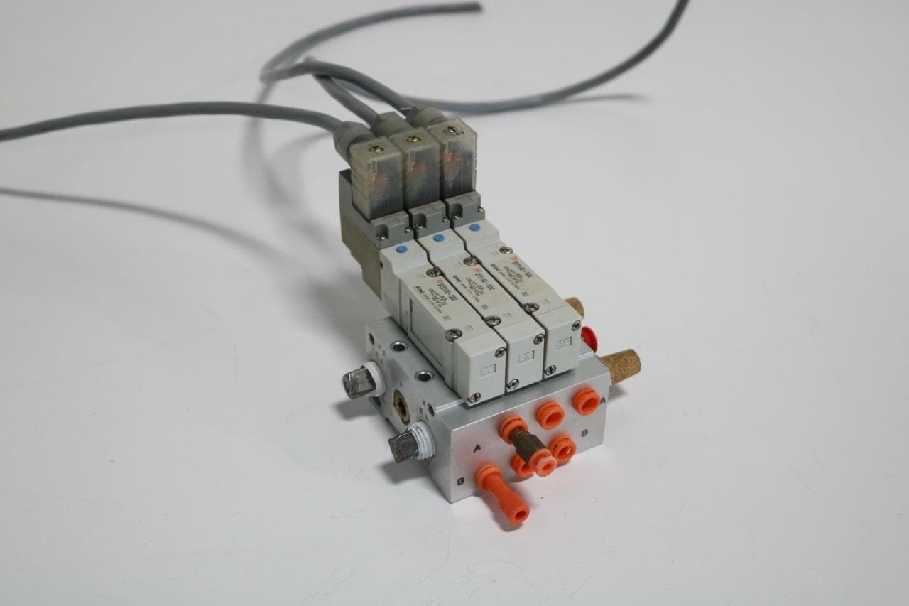 SMC SY5140-5DZ Manifold Assembly w/(3) 24VDC Valves