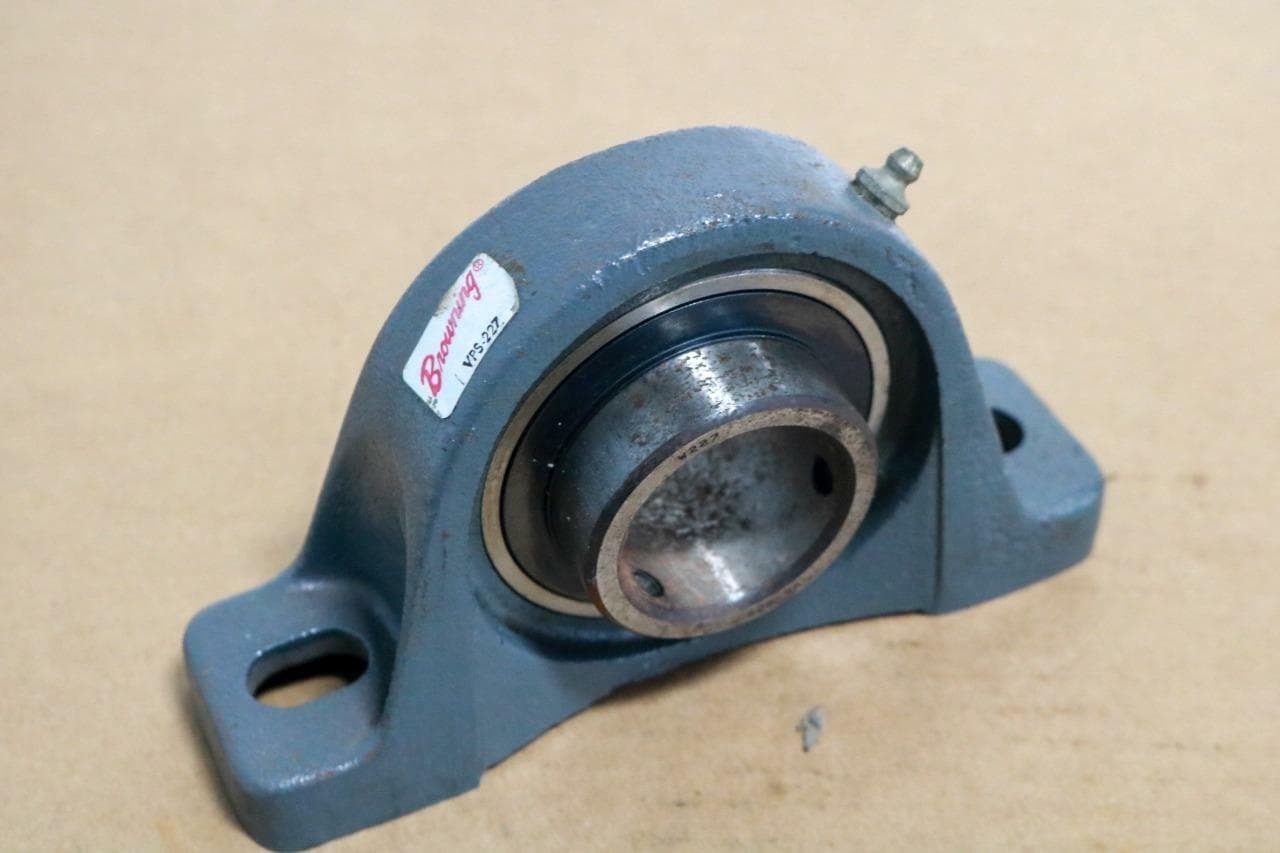 Browning Bearings VPS-227 Pillow Block Bearing 1 11/16 No Box Light Surface Rust