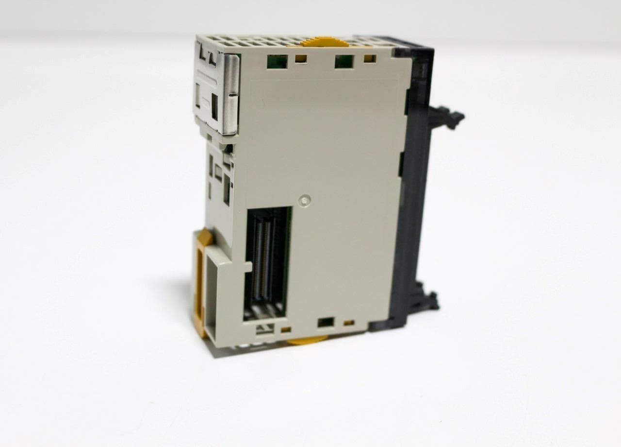 Omron CJ1W-OD262 Digital Output Unit