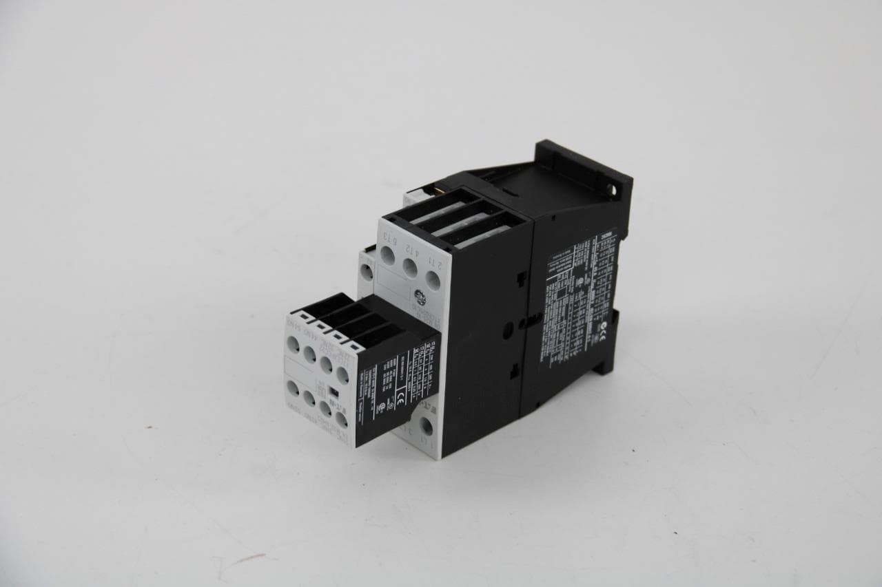 Eaton DILM25-10 XTCE025C10 Contactor w/ DILM32-XHI22 Aux Contact