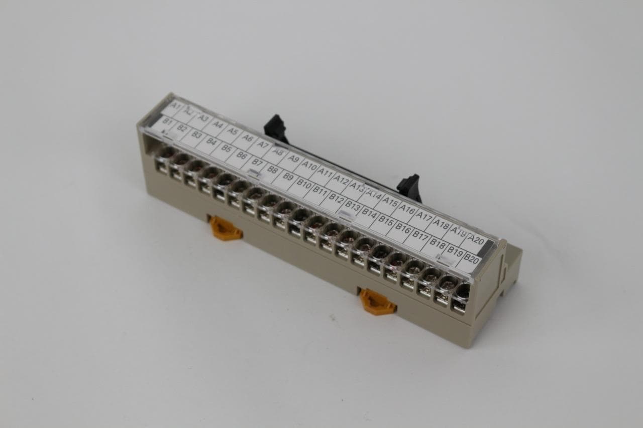 Omron XW2D-40G6 Connector Terminal Block Conversion Unit