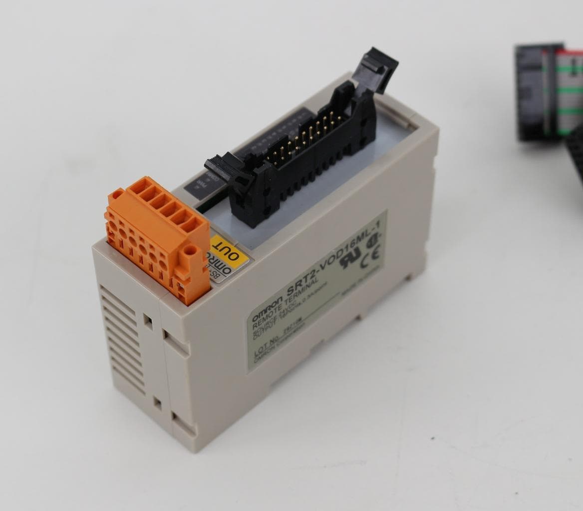 Omron SRT2-VOD16ML-1 Remote Terminal Source 24VDC Output 16 Points,0.3A/Point