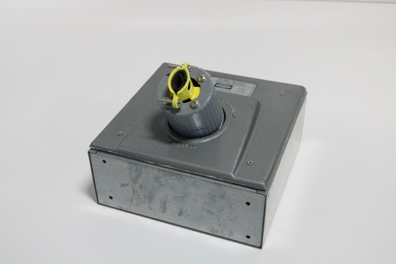 Hubbell Mobile X-Ray, Hospital 60 Amp. 250 V.A.C. Plug and Receptacle