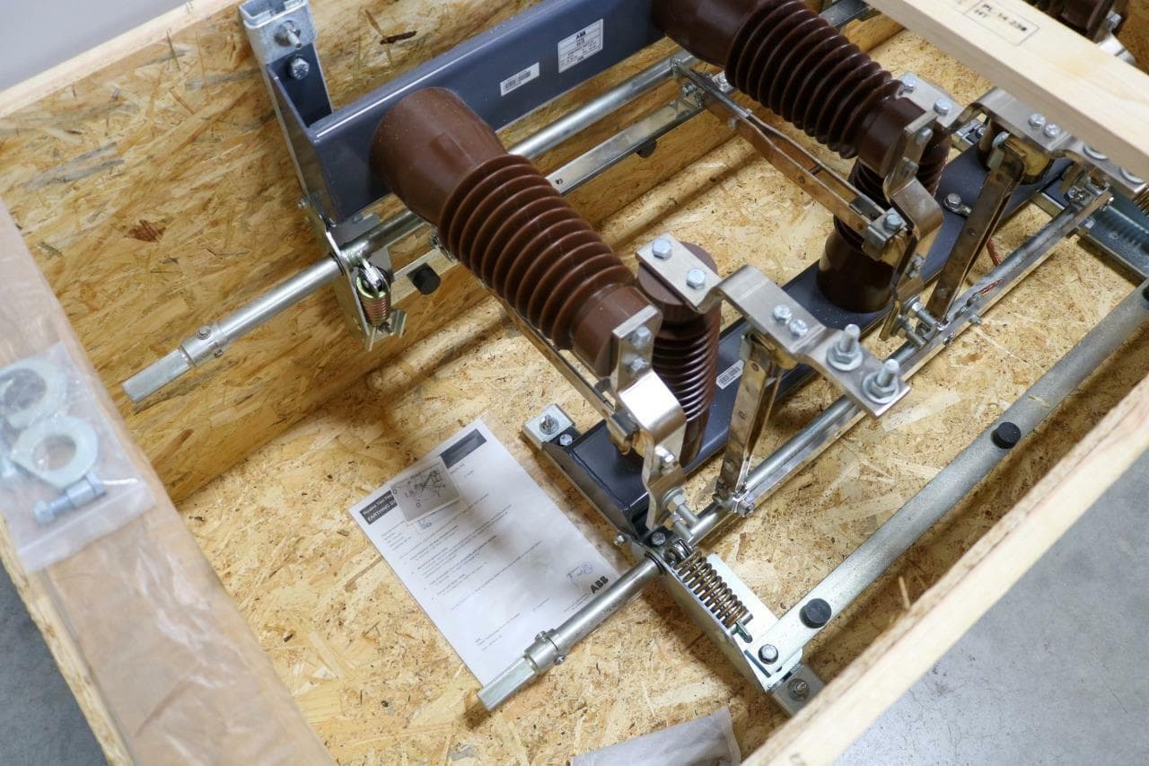 ABB Power Technology Products Type EB-36 Grounding Switch 36 kV, 63 A, 36 MM