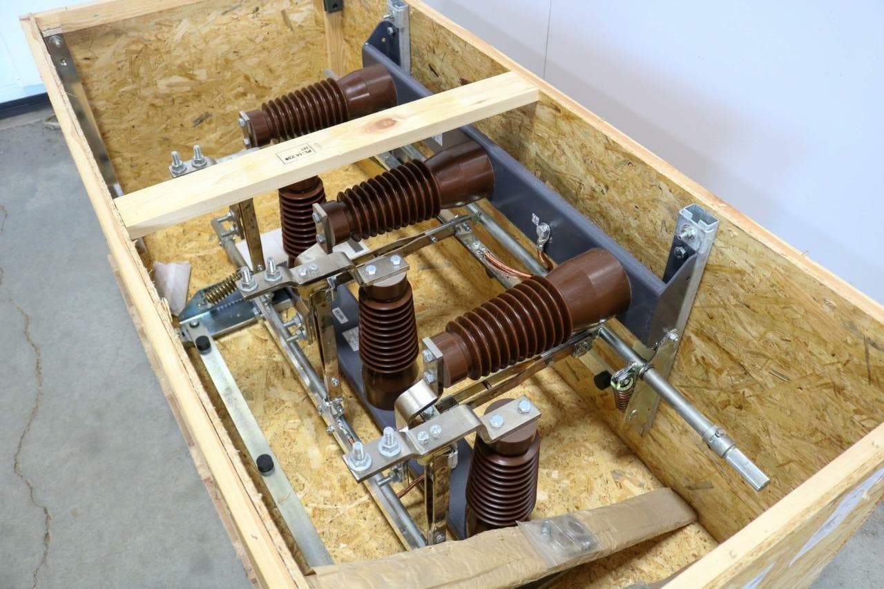 ABB Power Technology Products Type EB-36 Grounding Switch 36 kV, 63 A, 36 MM