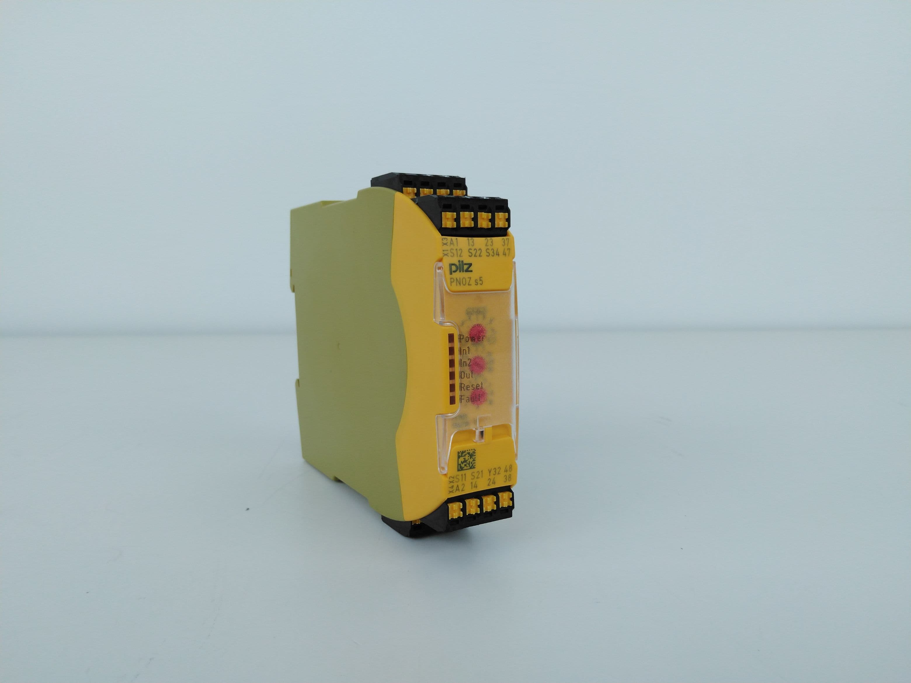 Pilz PNOZ s5C, 751105 Safety Relay, 24VDC, 2NO, 2NO T