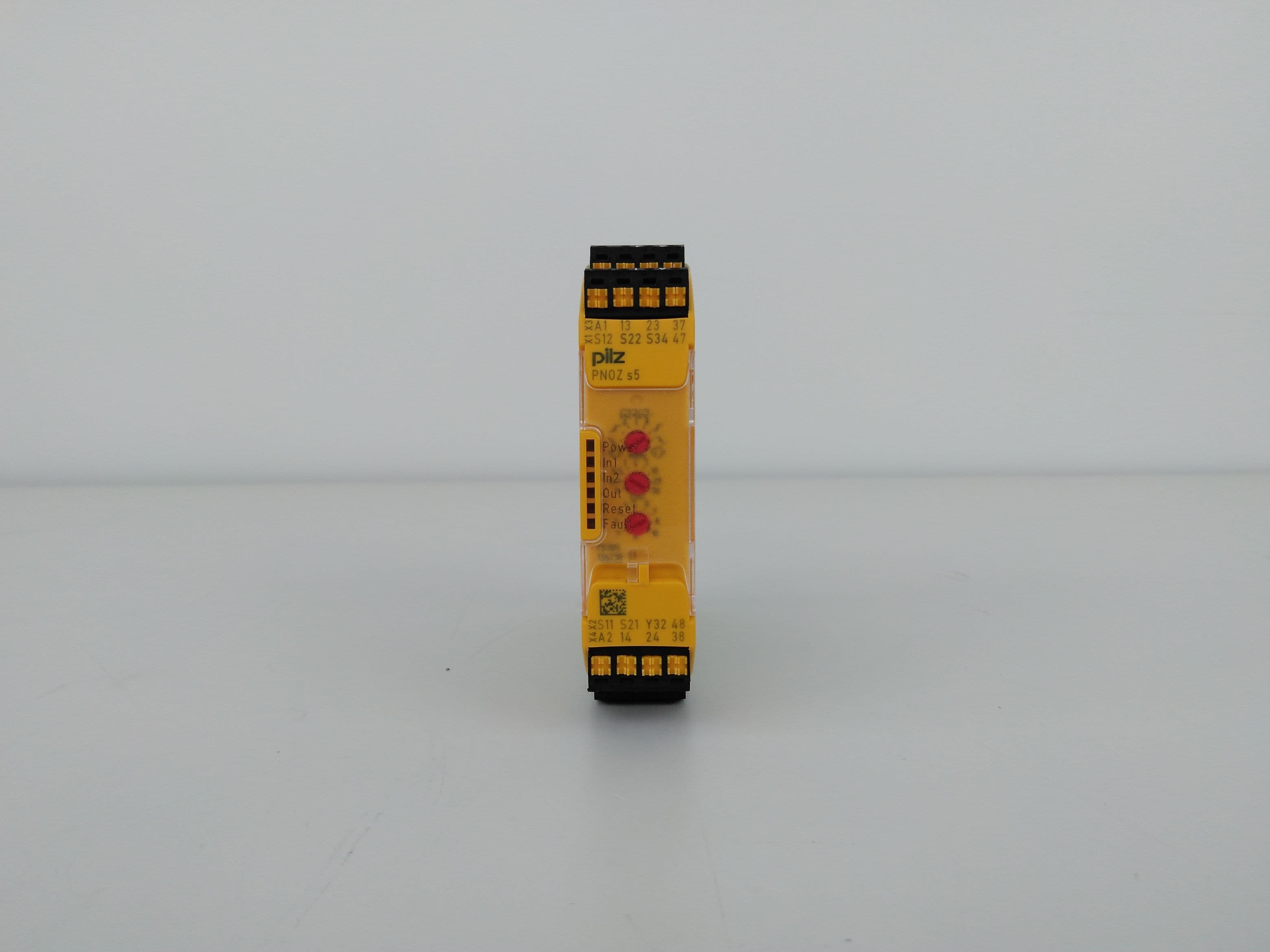 Pilz PNOZ s5C, 751105 Safety Relay, 24VDC, 2NO, 2NO T