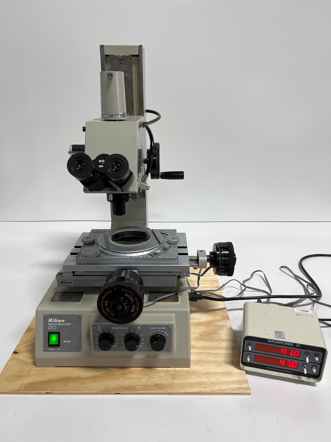 Nikon Measurement 20 Toolmakers Microscope