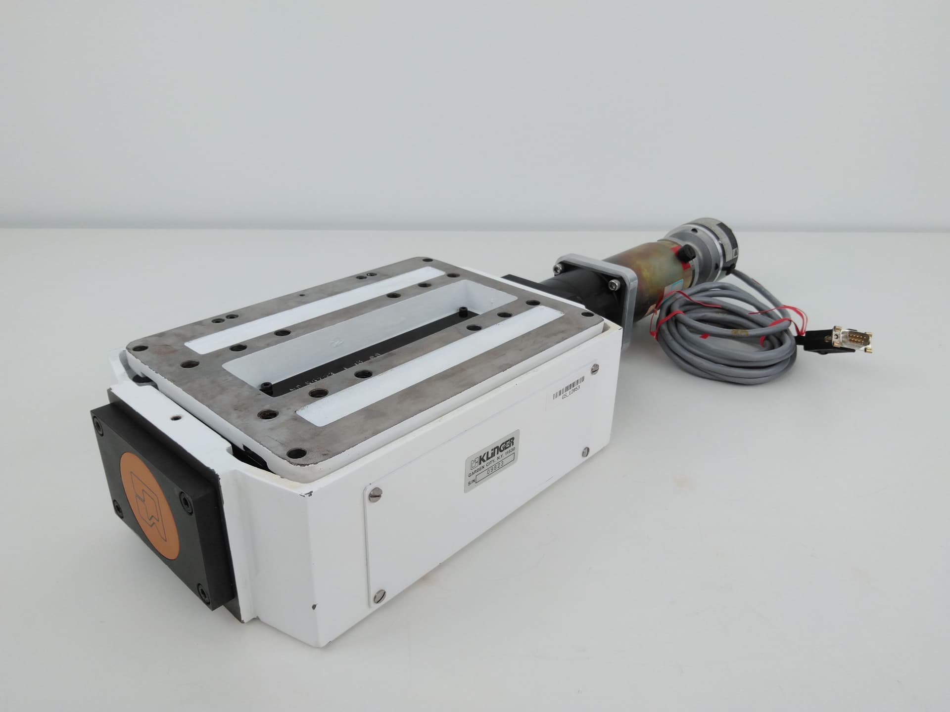 Klinger UZ160, MC 55753 1 10 90 Vertical Translation Stage w/ Motor & Encoder