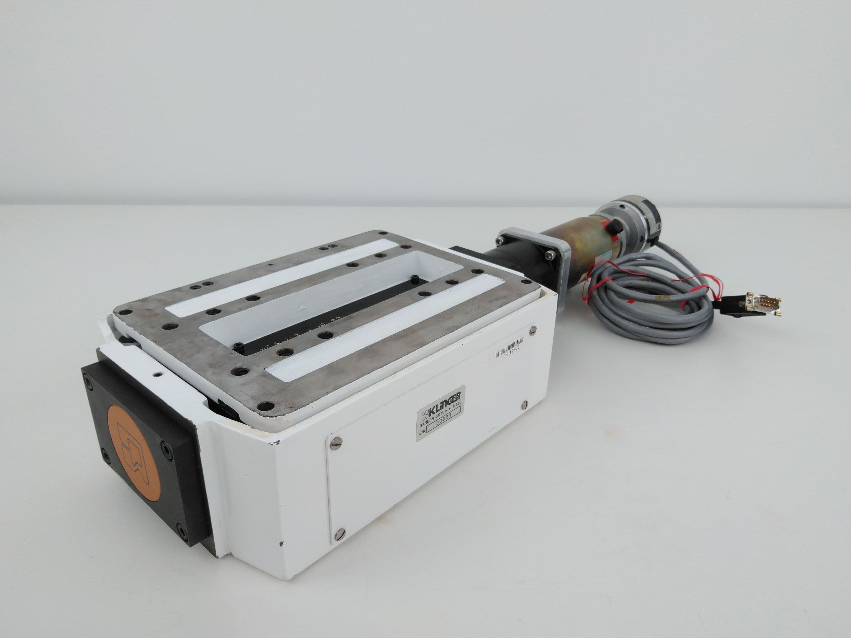 Klinger UZ160, MC 55753 1 10 90 Vertical Translation Stage w/ Motor & Encoder