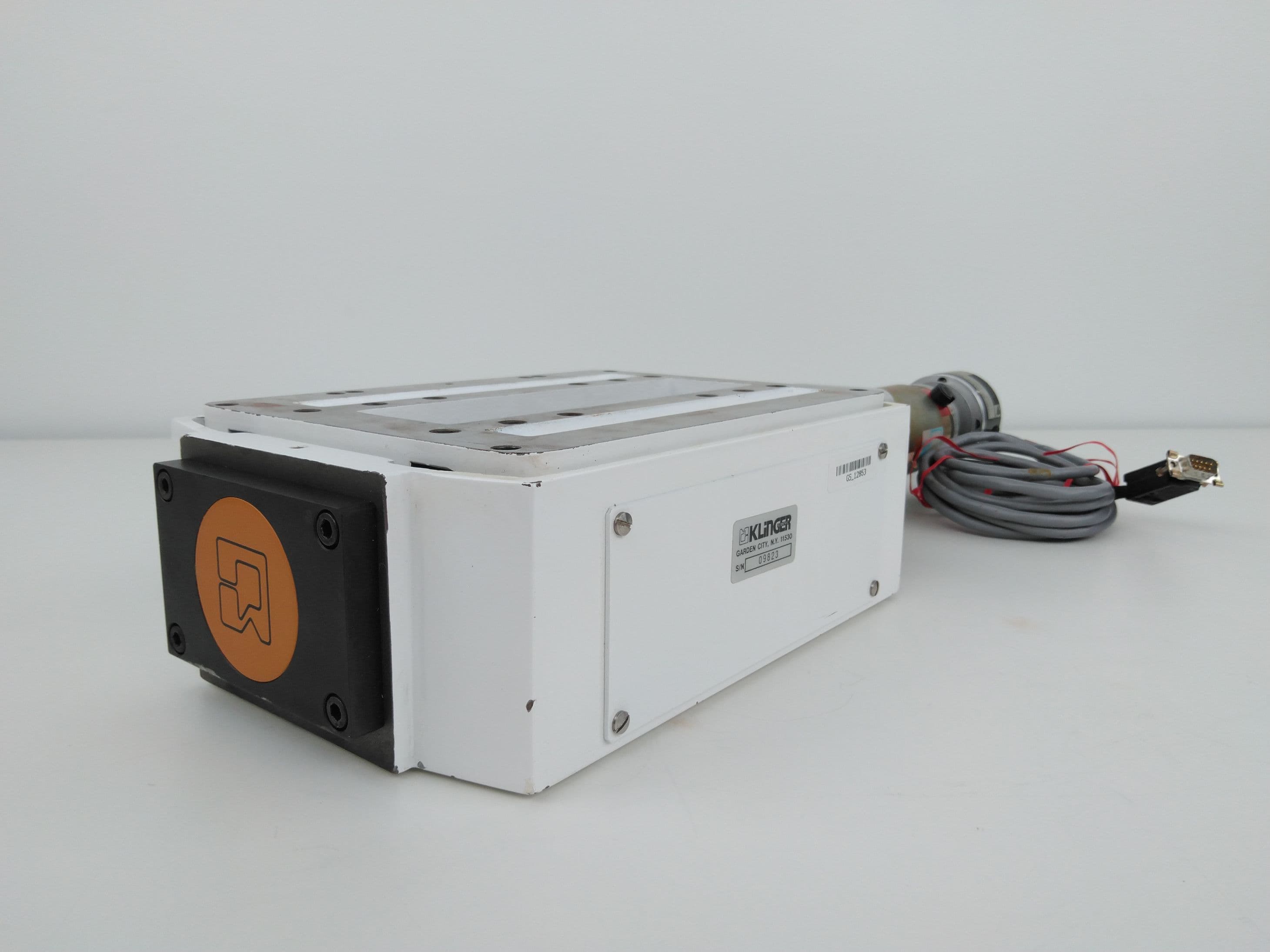 Klinger UZ160, MC 55753 1 10 90 Vertical Translation Stage w/ Motor & Encoder