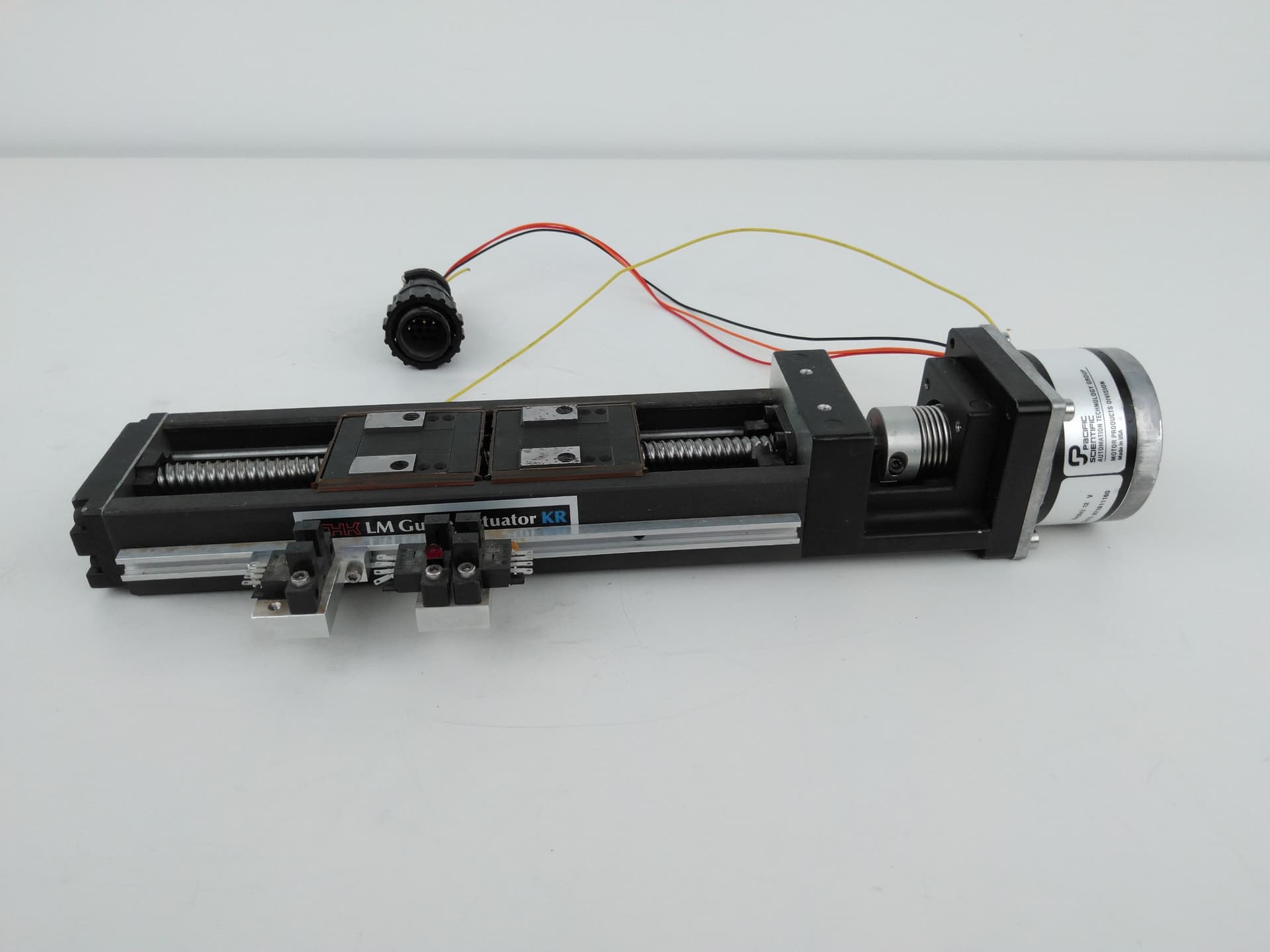 THK THKKR33 HHNRHT-LNN-NS-00 LM Guide Actuator w/ Pacific Scientific Step Motor