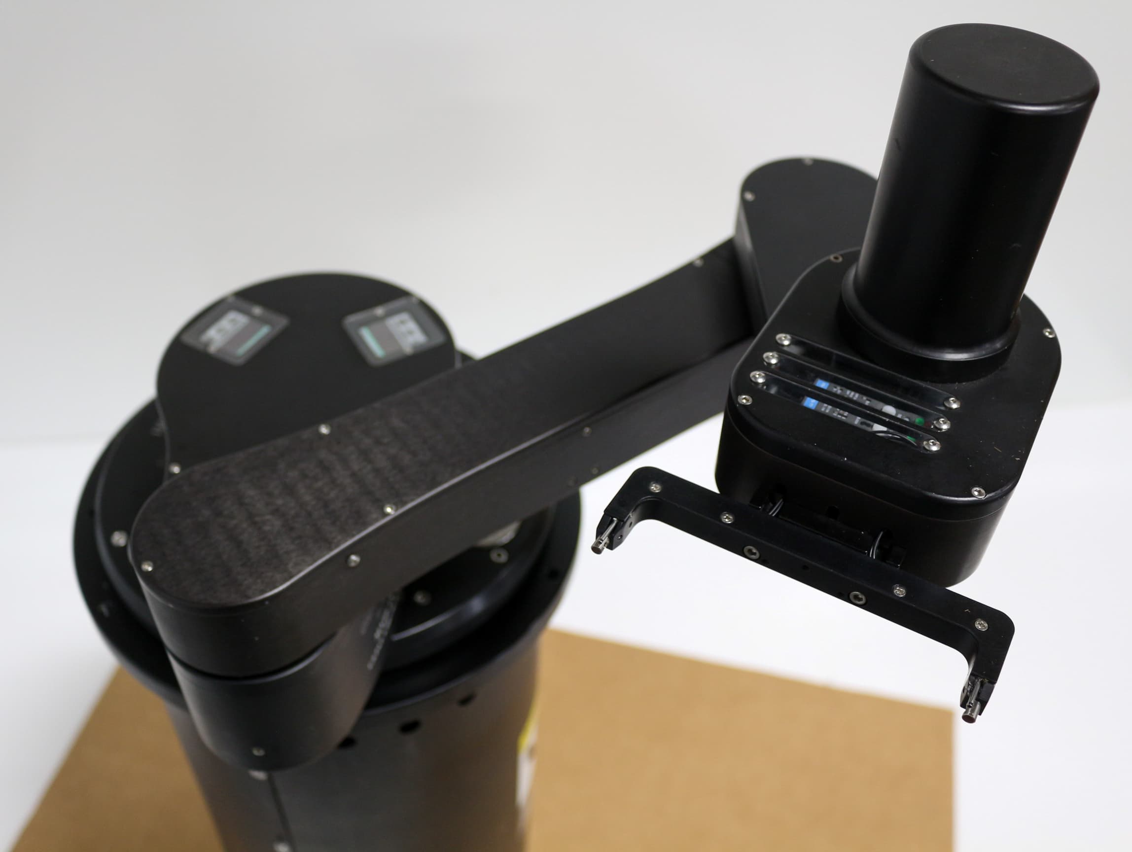 Genmark Gencobot 7S/3L Robot