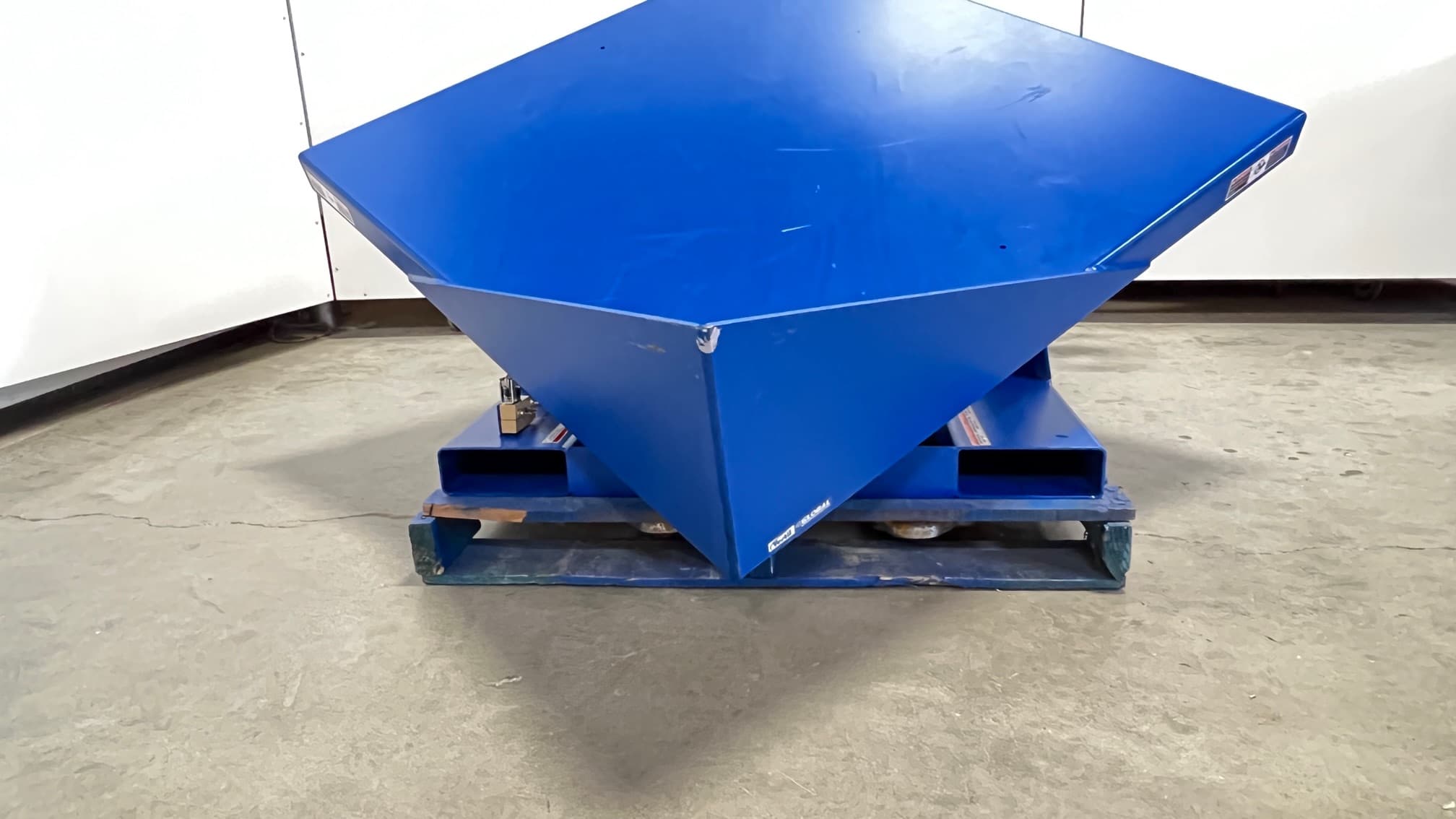 Vestil EMC-4848-2 Hydraulic Corner Tilter