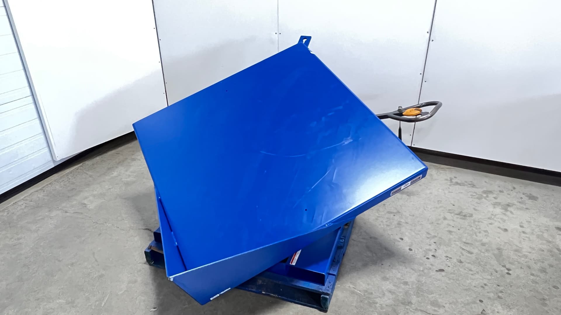 Vestil EMC-4848-2 Hydraulic Corner Tilter