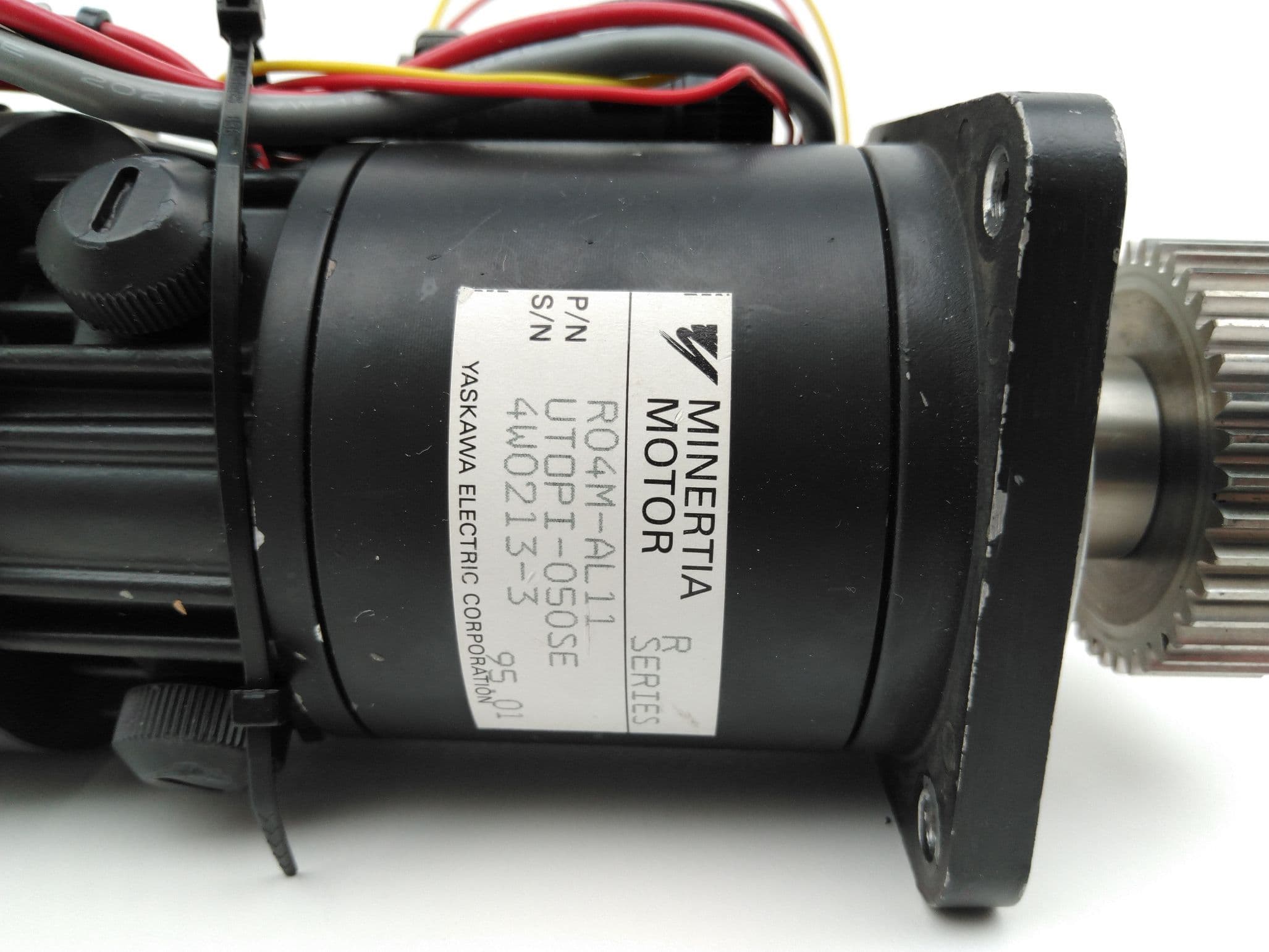 Yaskawa Minertia Motor UT0PI-050SE, R04M-AL11 Servo Motor