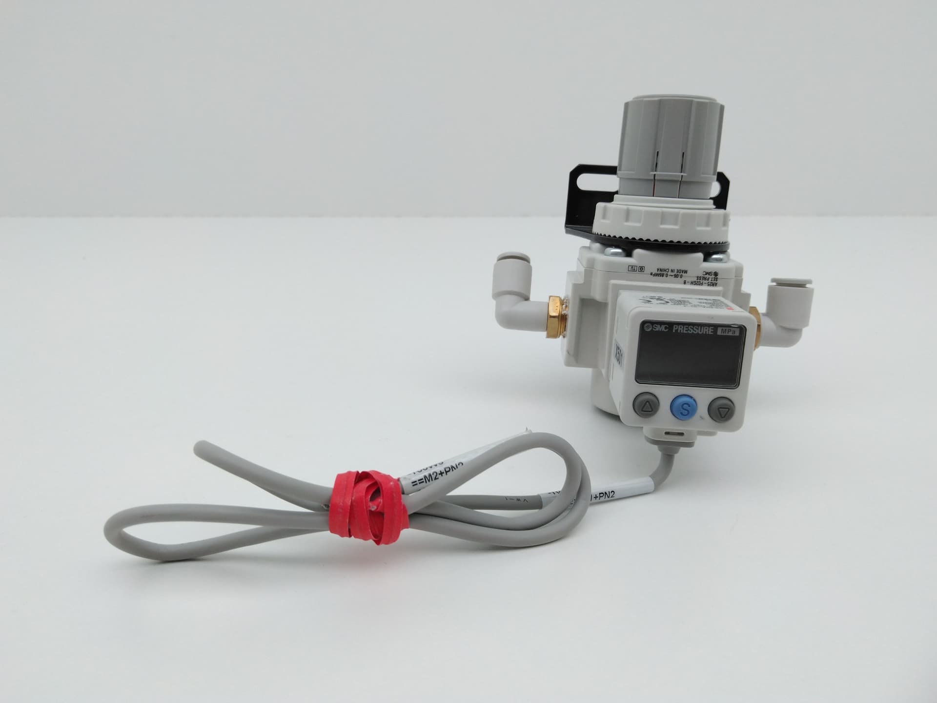 SMC ISE40A-01-T, AR25-F02GH-B Pressure Switch w/ Regulator AR MASS PRO