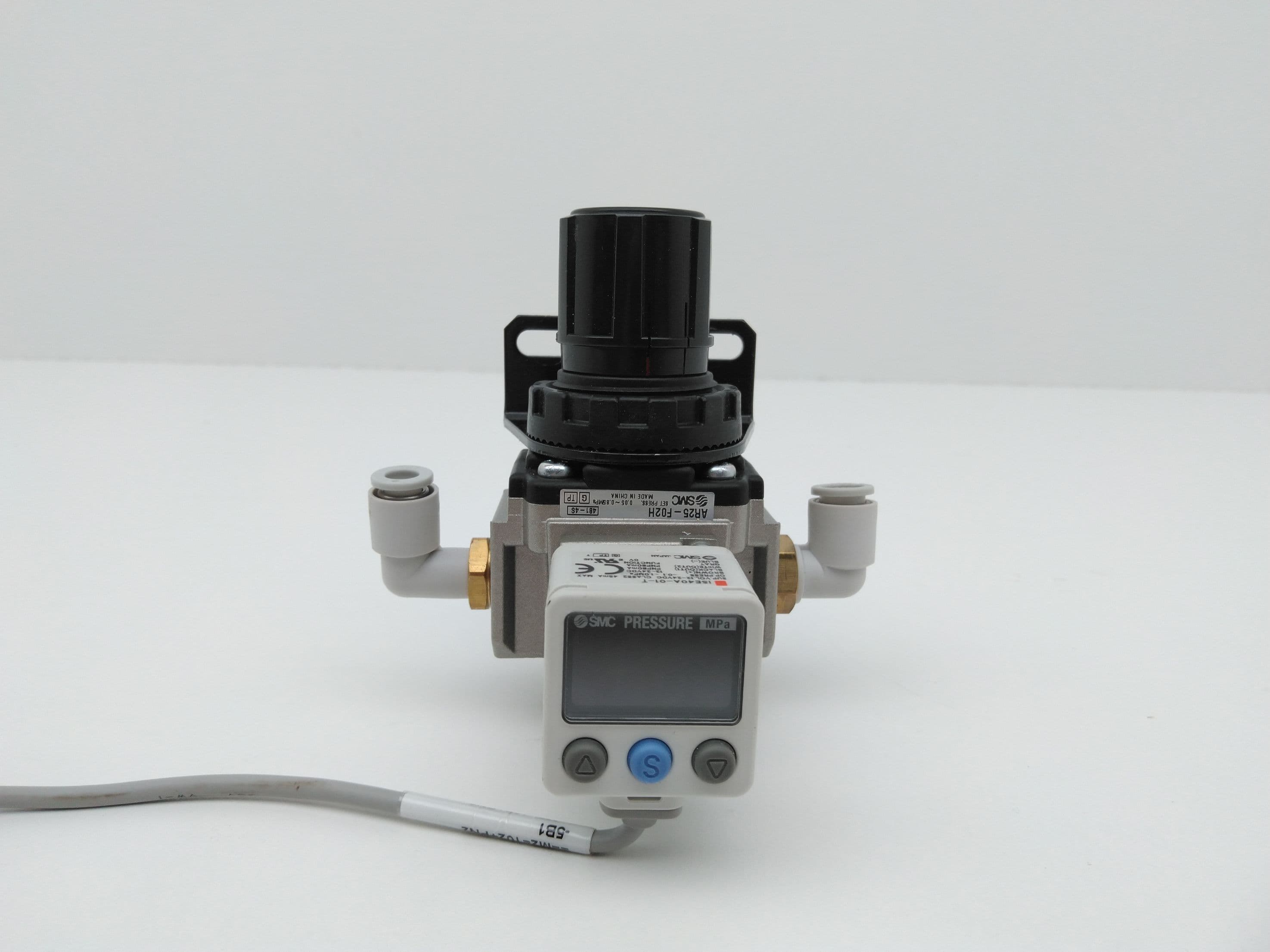 SMC ISE40A-01-T, AR25-F02H Pressure Switch w/ Regulator, Modular, AR MASS PRO