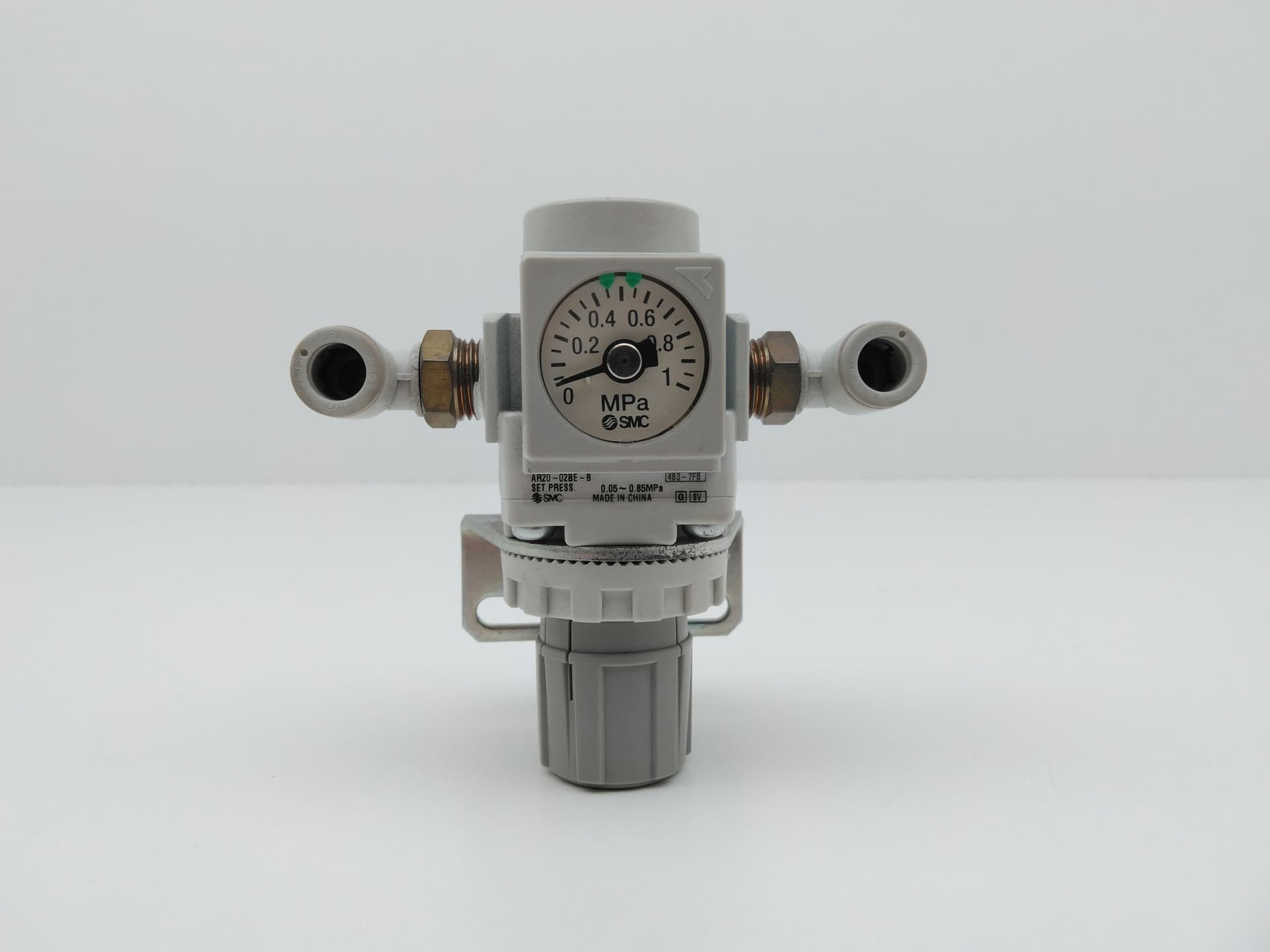 SMC AR20-02BE-B Air Pressure Regulator, 0.05~0.85MPa, 1/4”