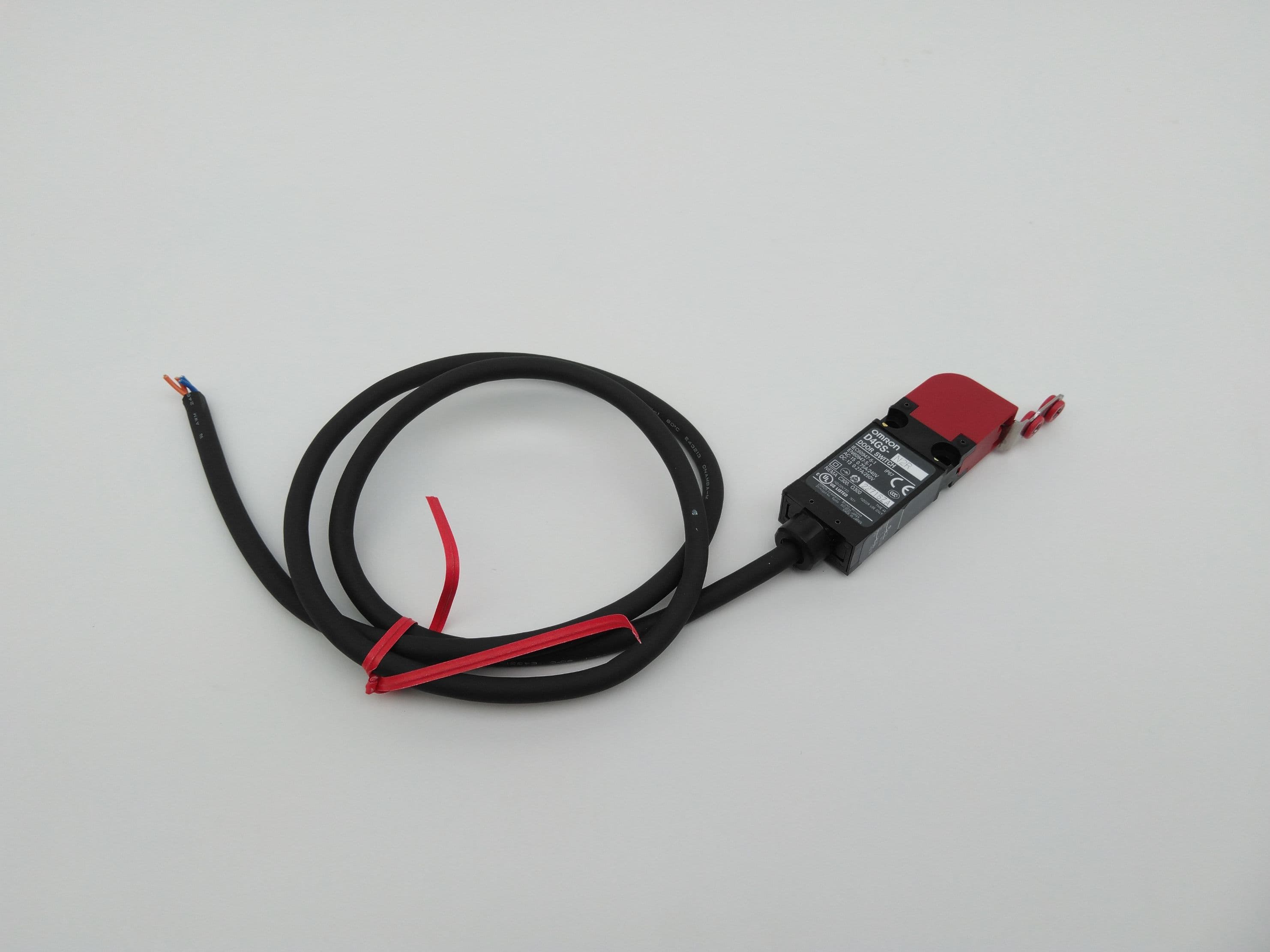 Omron D4GS-N2R Slim Safety Door Switch IP67 Rating w/ 36" Cable