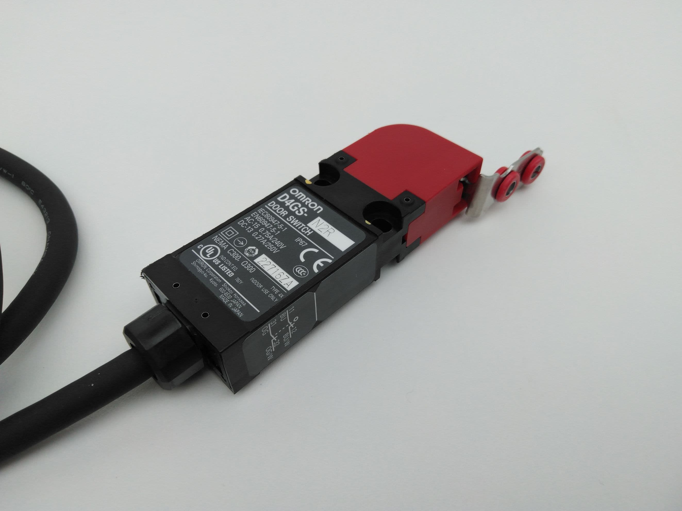Omron D4GS-N2R Slim Safety Door Switch IP67 Rating w/ 36" Cable